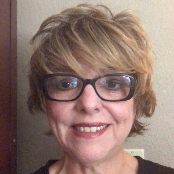 Profile Picture of Myrna Rojas (@myrnaucirm2019) on Poshmark