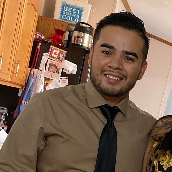 Profile Picture of Edwin Ramirez (@edwin2712) on Poshmark