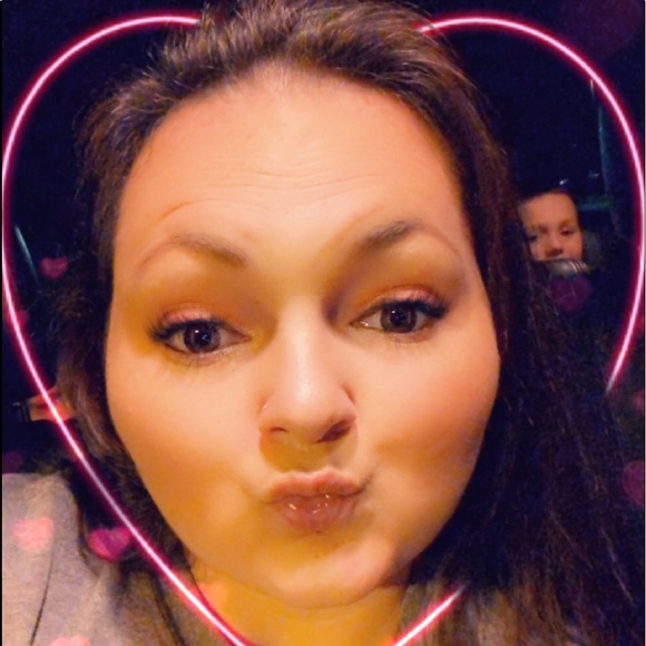 Profile Picture of Jessica Hahn (@jhahn2020) on Poshmark