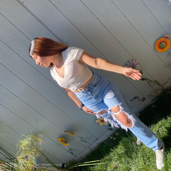 Profile Picture of Celeste Barrita (@celestebarrita) on Poshmark