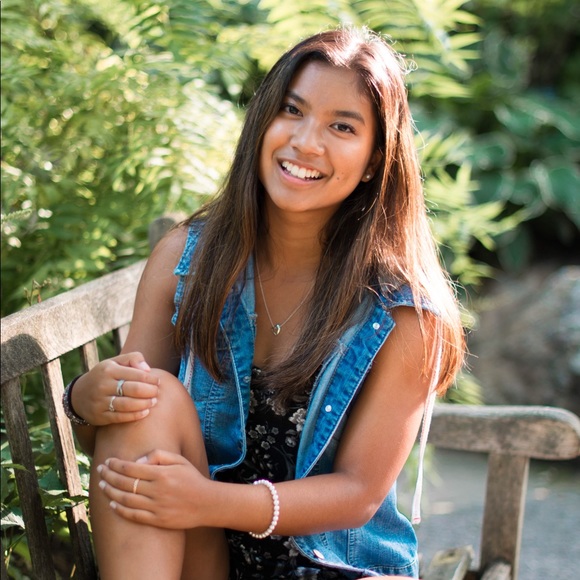 Profile Picture of Ariella Ensinger (@ariellaensinger) on Poshmark