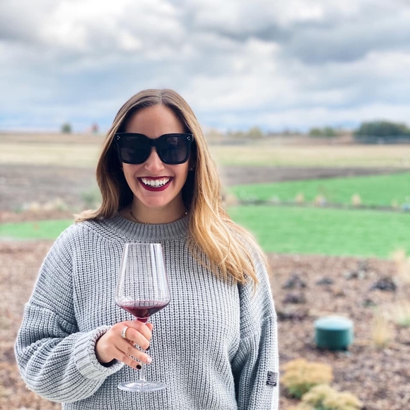 Profile Picture of Sarah Casarella (@scasarella) on Poshmark