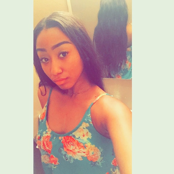 Profile Picture of Alexis Archer (@alexisrenee_15) on Poshmark