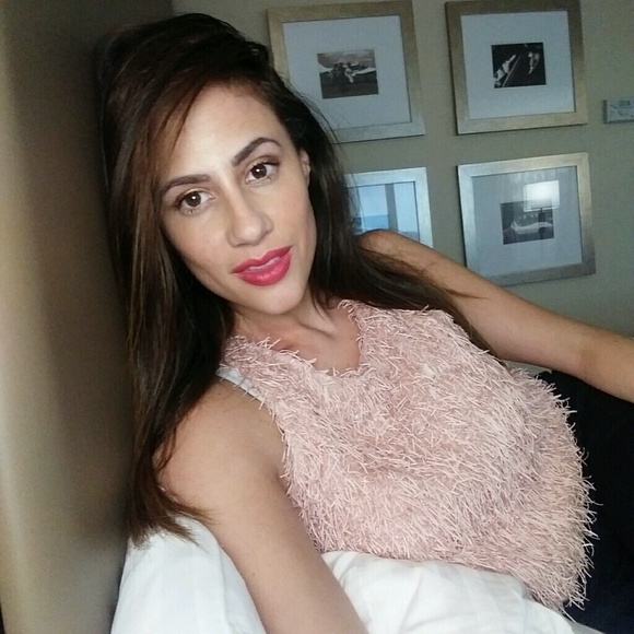 Profile Picture of Brigitte Morris (@brigmorris92) on Poshmark