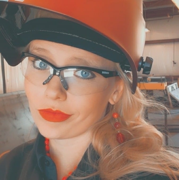 Profile Picture of Lauren Riback (@laurensk8sgr8) on Poshmark