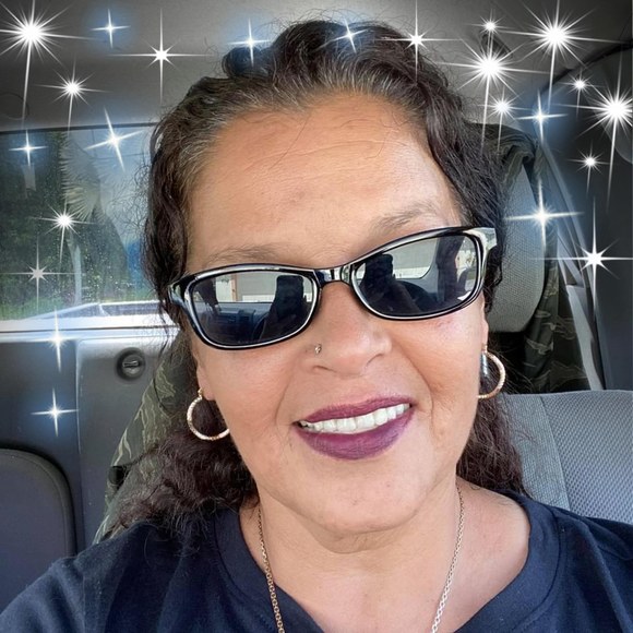 Profile Picture of Iris Colon (@iris20662009) on Poshmark