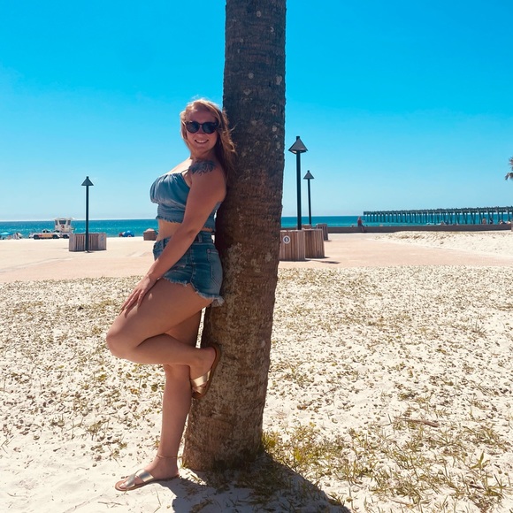 Justine Brammer - Poshmark Profile Picture of Justine Brammer (@justine_brammer) on Poshmark