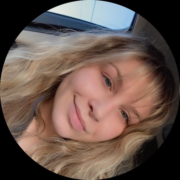 Profile Picture of Sydney Kubalak (@sydneykubalak) on Poshmark