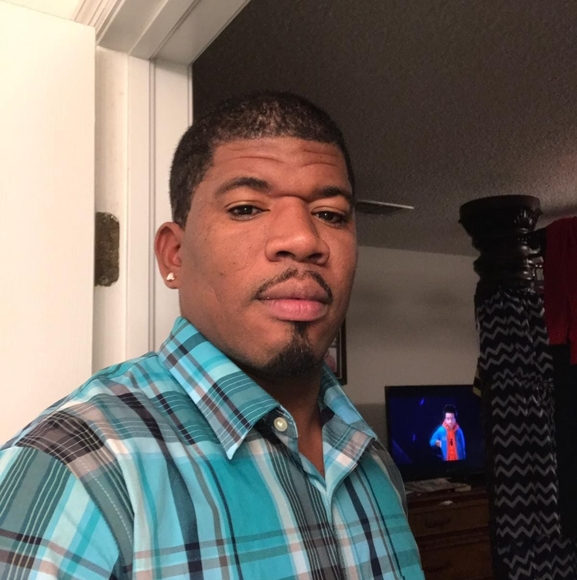 Profile Picture of Manhur Manhur (@manhur_69) on Poshmark