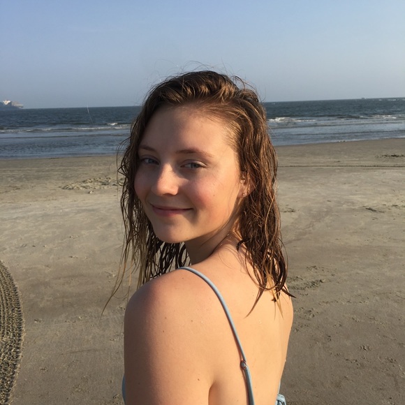 Profile Picture of Alex Farrell (@alexfarrelll) on Poshmark