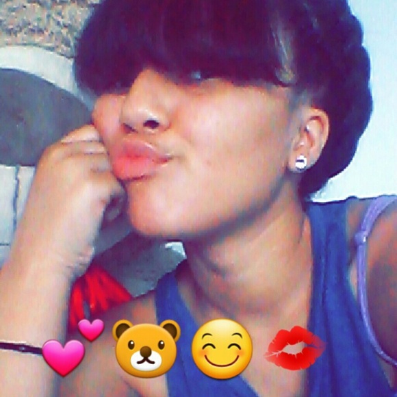 Profile Picture of Nixie Heredia (@nixiee) on Poshmark