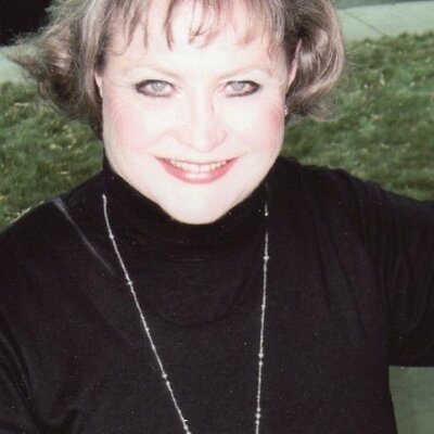 Profile Picture of Elizabeth Keefe (@CameraLiz) on Twitter