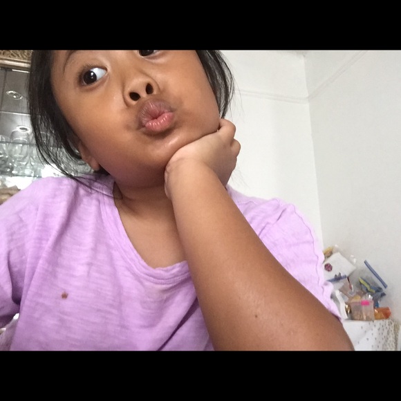 Profile Picture of Reawinda Chumacera (@reawindc) on Poshmark