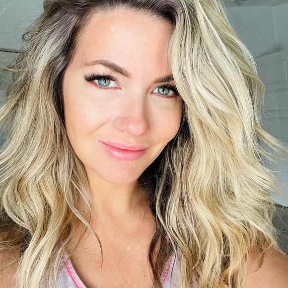 Profile Picture of Jacqueline Hicks (@jacksjems) on Poshmark