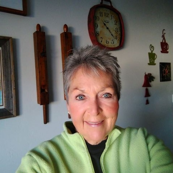 Profile Picture of Mary Schlieker (@maryschlieker) on Poshmark