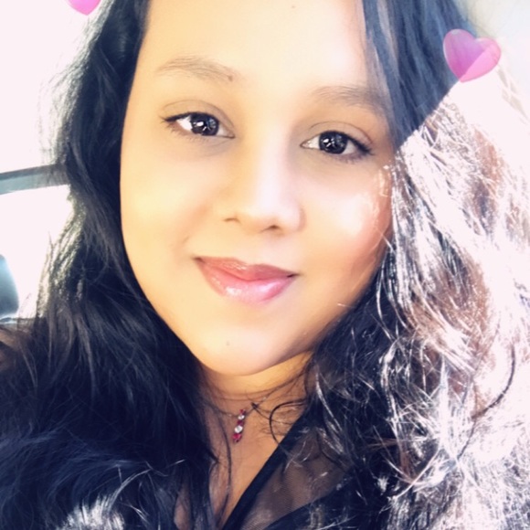 Profile Picture of Nowsheen Zaman (@nlzaman) on Poshmark