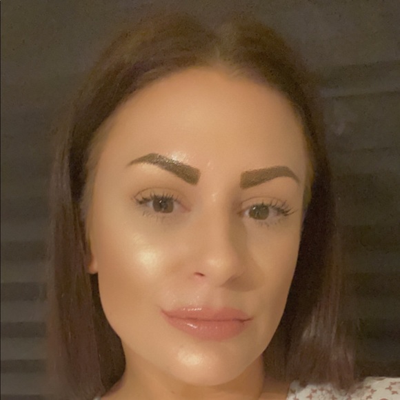 Profile Picture of Sarah Comitz (@sarahcomitz) on Poshmark