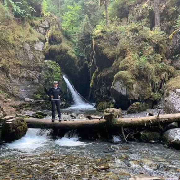 Profile Picture of Anna Knopes (@go_bananas369) on Poshmark