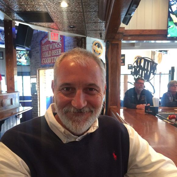 Profile Picture of Aaron Horton (@aaronhorton_83) on Poshmark