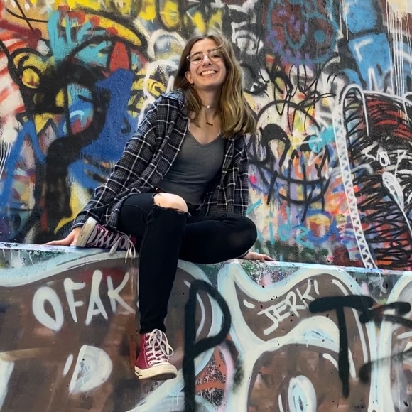 Profile Picture of Abby Vanslambrouck (@_avanslam2002) on Poshmark