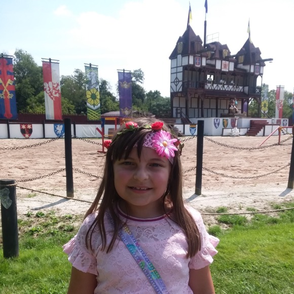 Profile Picture of Kristin Carfley (@macabrebanana) on Poshmark