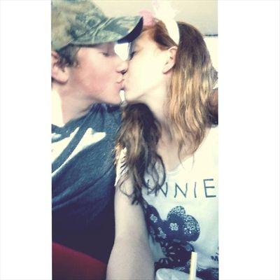 Profile Picture of Leah M. Moyer (@smile_babeXD) on Twitter