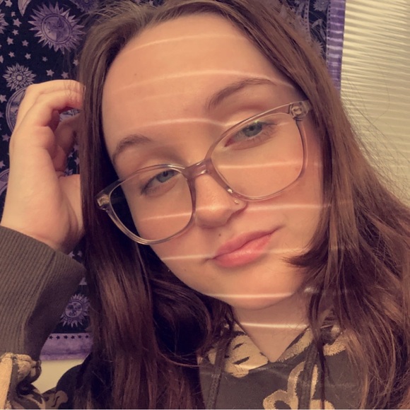 Profile Picture of Olivia Auxt (@oliviaauxt) on Poshmark