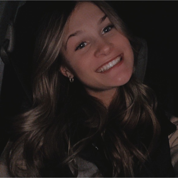 Profile Picture of Caroline Deloof (@carolinedeloof) on Poshmark