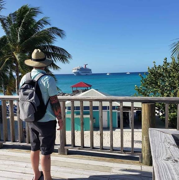 Profile Picture of Derek Kerr (@derekkerr) on Poshmark