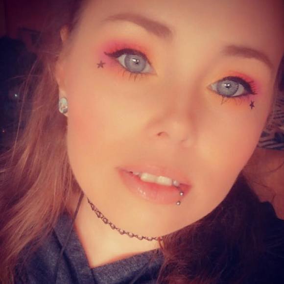 Profile Picture of Samantha Stallsworth (@samanthastallsw) on Poshmark