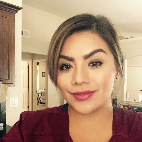 Profile Picture of Evelin Servin (@eve_49) on Poshmark