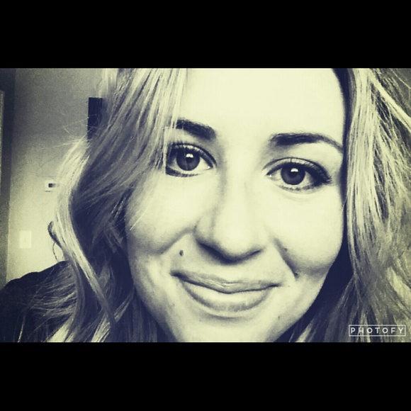 Profile Picture of Jordan Hemsley (@jordanpearl) on Poshmark