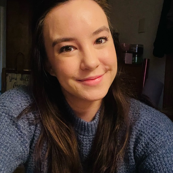 Profile Picture of Erika Lutz (@erikaal17) on Poshmark