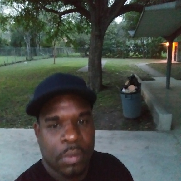 Profile Picture of Bobby Burks (@bobby39) on Poshmark