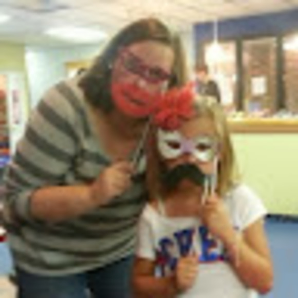 Profile Picture of Nichole Sloss (@nicholesloss) on Poshmark