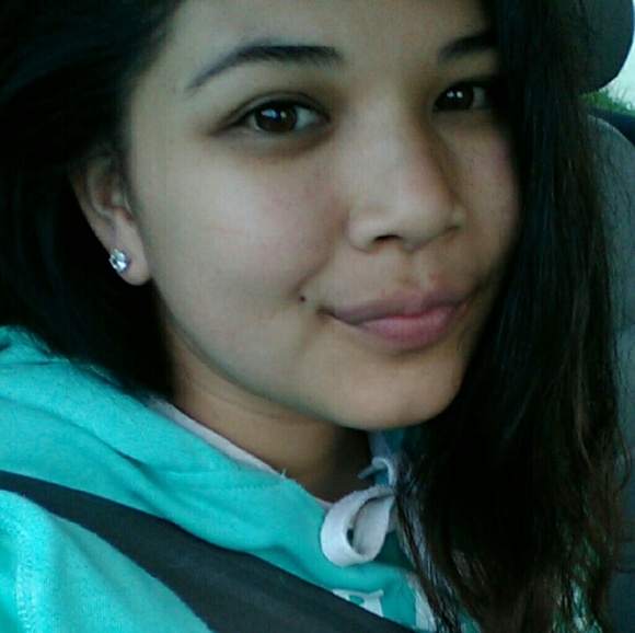 Profile Picture of Mauryn Matanane (@maurynjessi2) on Poshmark