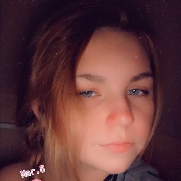 Profile Picture of Alexis Holbert (@alexisholbert) on Poshmark