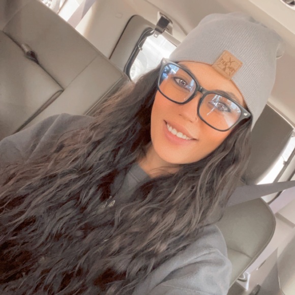 Profile Picture of Tiffany Growney (@tiffanygrowney) on Poshmark