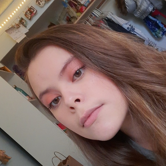 Profile Picture of Carly Bell (@carlylion) on Poshmark