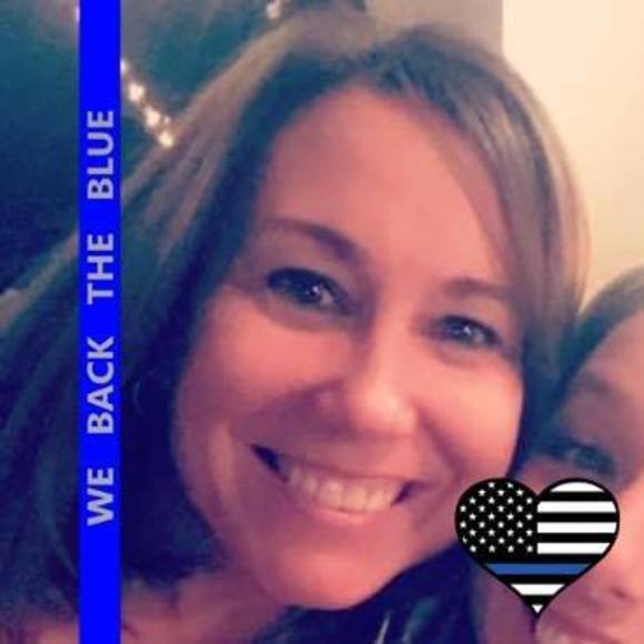 Profile Picture of Lori Cantrell (@lacantrell2016) on Poshmark