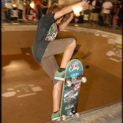 Profile Picture of Drew Colvin (@dcpanicskate) on Twitter