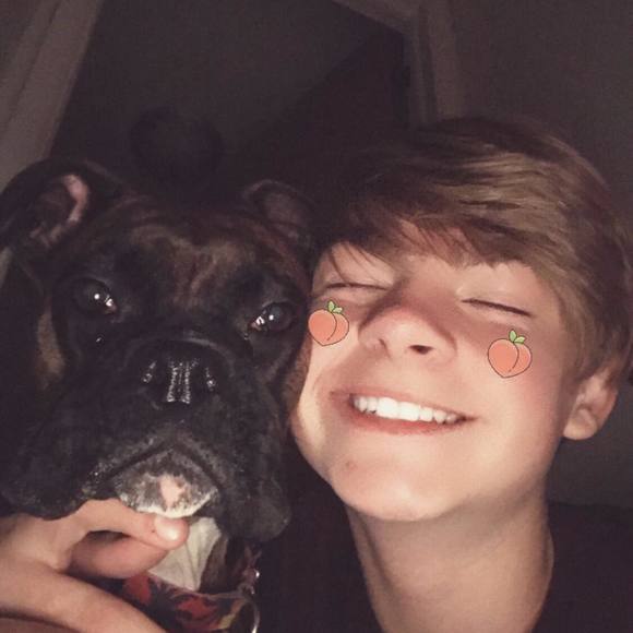 Profile Picture of Brendyn Murnion (@brendynmurnion) on Poshmark