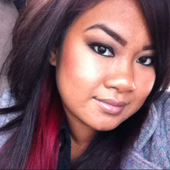 Profile Picture of Darlies Thach (@darliest) on Poshmark