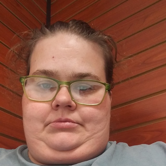 Amber Rickenbaugh - Poshmark Profile Picture of Amber Rickenbaugh (@amberloni84) on Poshmark