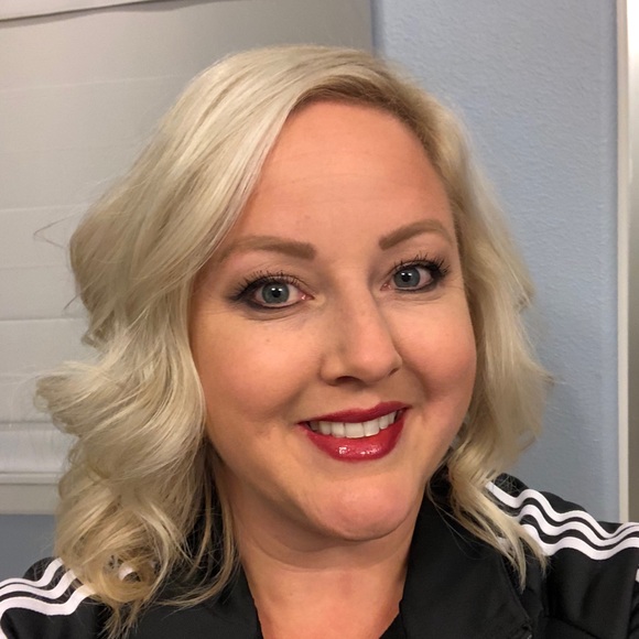 Profile Picture of Kimberly Schaub (@kimschaub77) on Poshmark