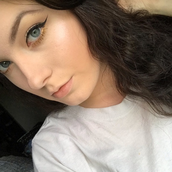 Profile Picture of Donna Degolyer (@donna_degolyer) on Poshmark