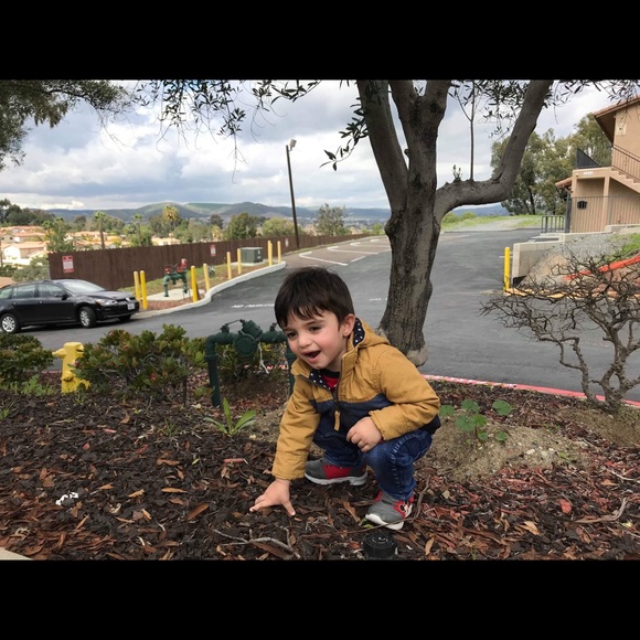 Profile Picture of Noah Ayubi (@noah_ayubi) on Poshmark