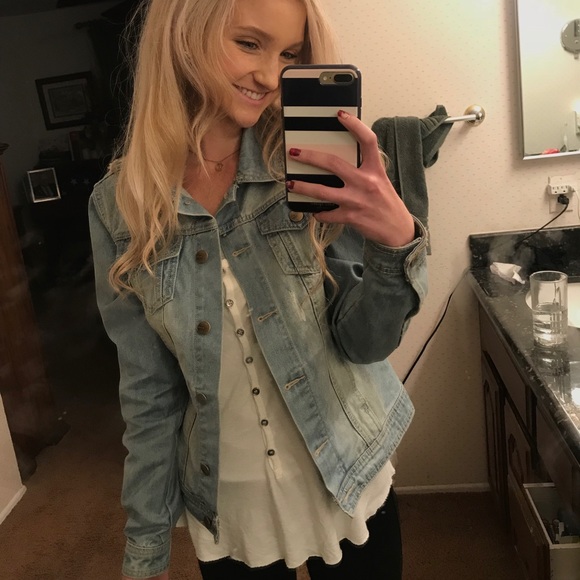 Profile Picture of Lauren Kotlarczyk (@laureneizabeth) on Poshmark