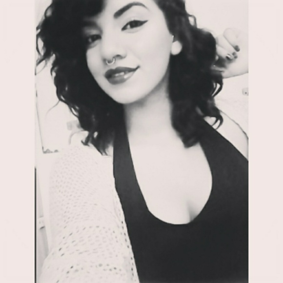 Profile Picture of Leslie Bojorquez (@b_lsly) on Poshmark