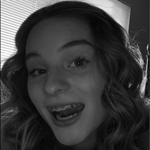 Profile Picture of Brynn Henkle (@bhenkle5) on Poshmark